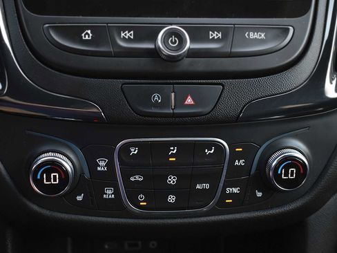 Used 2022 Chevrolet Equinox RS w/ RS Leather Package AWD/4WD image 21