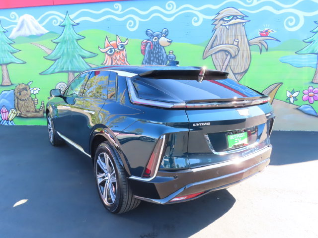 Certified 2026 Cadillac Lyriq Premium Luxury w/ LPO, Floor Liner Package AWD/4WD image 7
