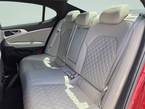 Used 2022 Genesis G70 3.3T RWD image 19