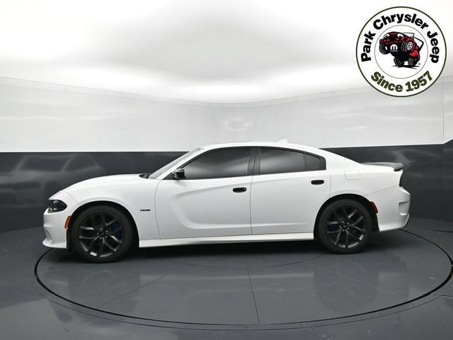 Used 2019 Dodge Charger R/T w/ Blacktop Package RWD image 3