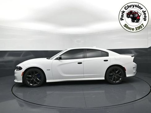 Used 2019 Dodge Charger R/T w/ Blacktop Package RWD image 3
