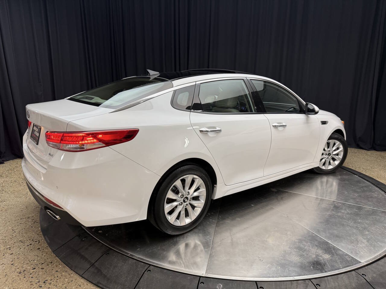Used 2017 Kia Optima EX w/ Premium Package FWD image 7