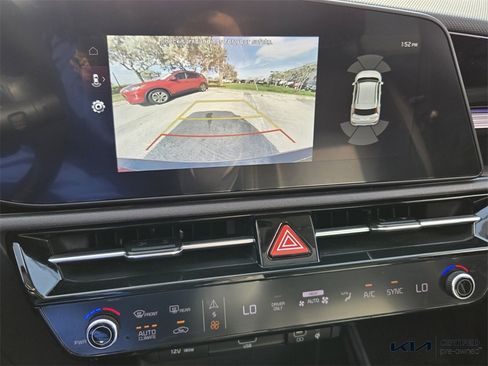 Certified 2023 Kia Niro SX Touring image 26