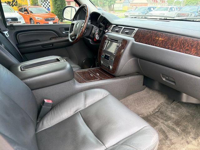Used 2009 GMC Yukon Denali RWD image 24
