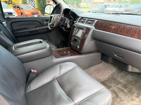 Used 2009 GMC Yukon Denali RWD image 24