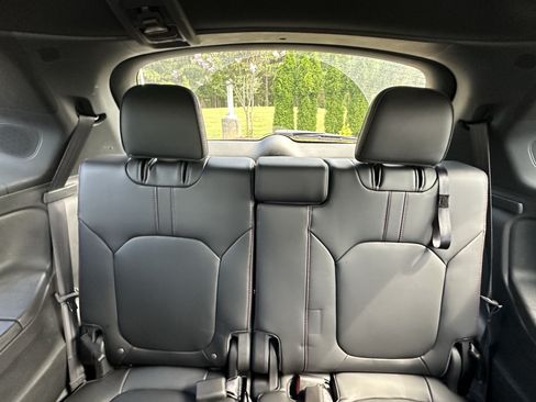 Used 2025 Honda Pilot Black Edition image 11
