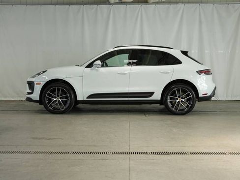 Certified 2025 Porsche Macan AWD/4WD image 2