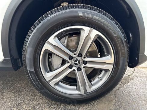 Used 2019 Mercedes-Benz GLC 300 4MATIC image 32