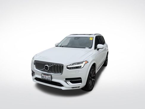 Used 2023 Volvo XC90 B6 Plus image 6