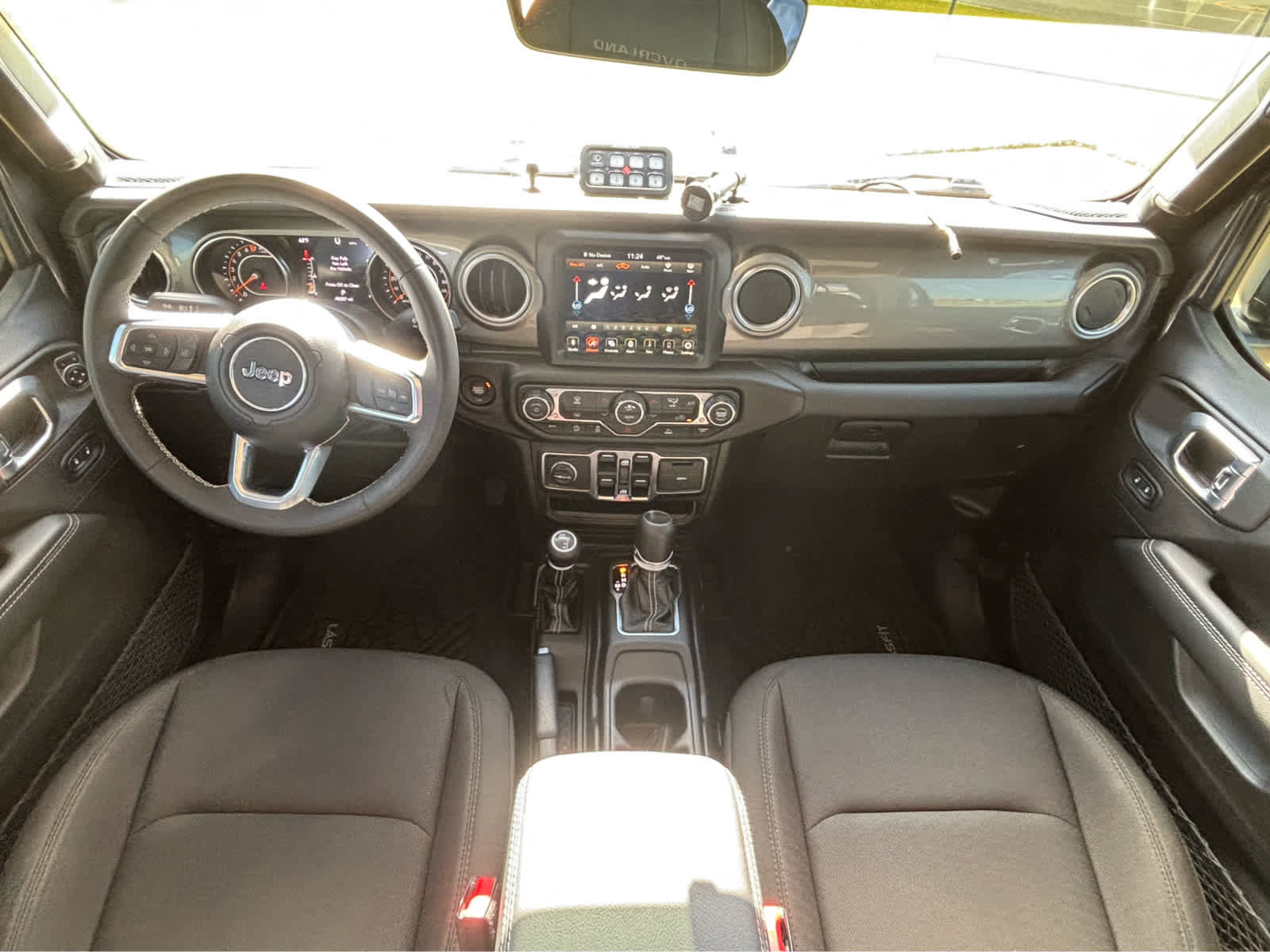 Used 2023 Jeep Gladiator Overland AWD/4WD image 16