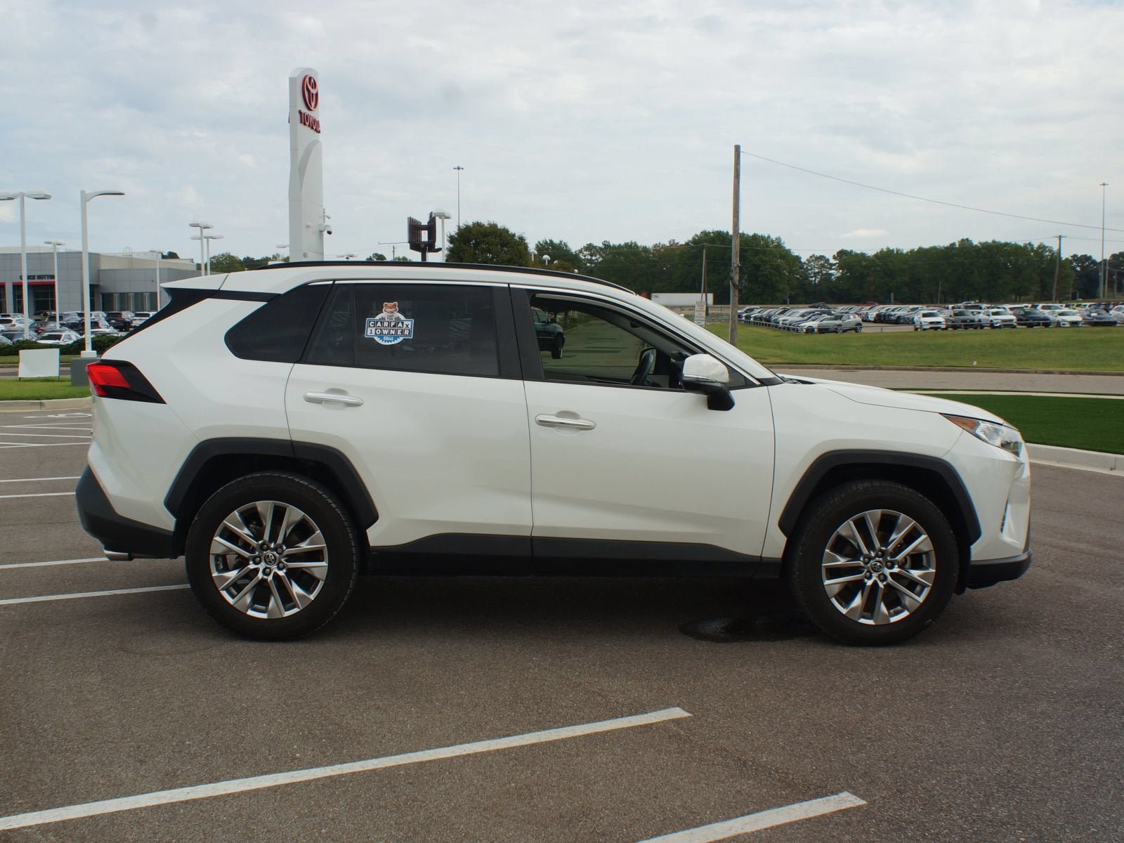 Used 2019 Toyota RAV4 Limited w/ Advanced Technology Package FWD image 24