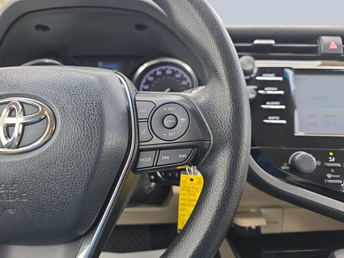 Used 2018 Toyota Camry LE FWD image 21