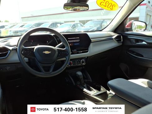 Used 2025 Chevrolet TrailBlazer LT AWD/4WD image 13