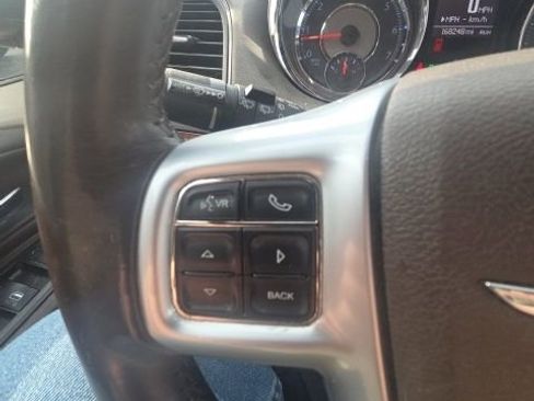 Used 2013 Chrysler Town & Country Touring image 27