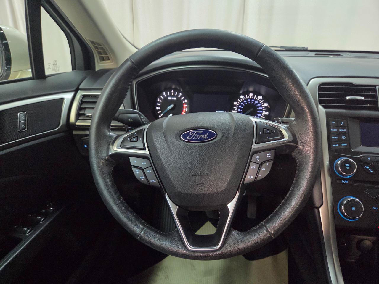 Used 2017 Ford Fusion SE w/ Equipment Group 201A AWD/4WD image 28