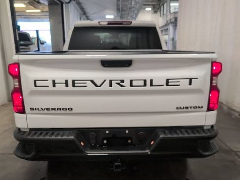 Used 2024 Chevrolet Silverado 1500 Custom Trail Boss w/ Dark Appearance Package AWD/4WD image 5