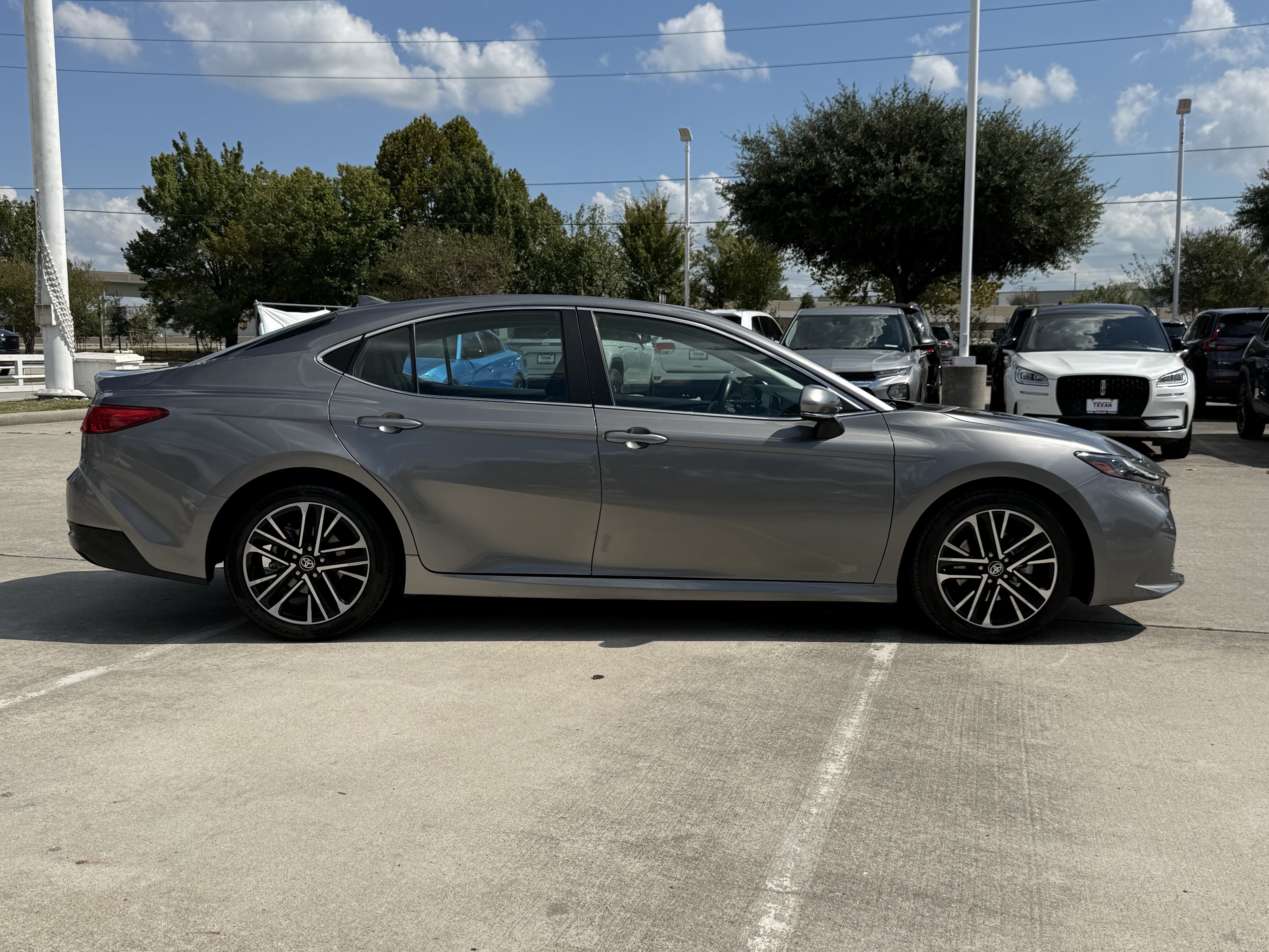 Used 2025 Toyota Camry XLE FWD image 3