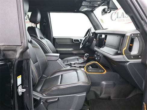 Used 2022 Ford Bronco Badlands image 10