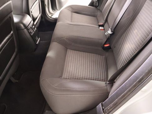 Used 2019 Dodge Charger SXT image 12