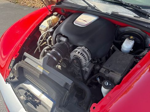 Used 2005 Chevrolet SSR w/ Preferred Equipment Group RWD image 33