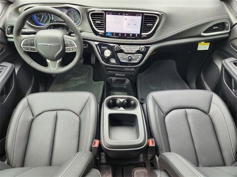 New 2025 Chrysler Pacifica Select image 17