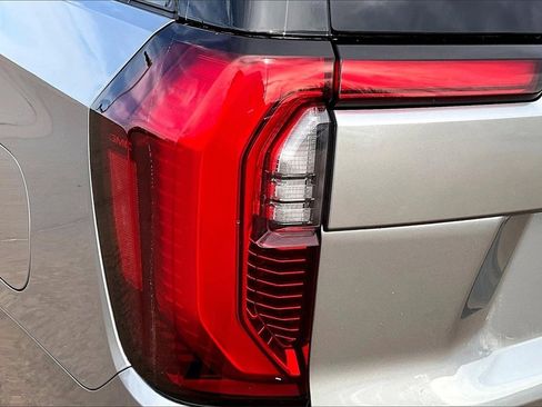 Used 2025 GMC Yukon XL AT4 w/ AT4 Premium Package image 31