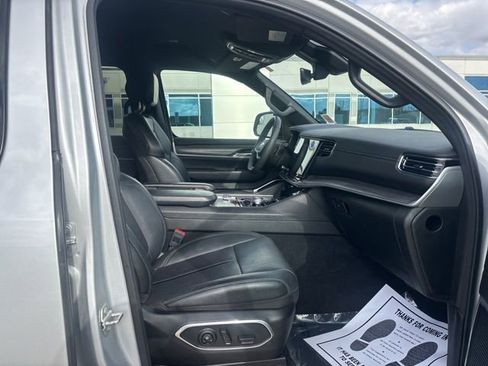 Used 2024 Jeep Wagoneer L Series II w/ Flexible Seating Group AWD/4WD image 9