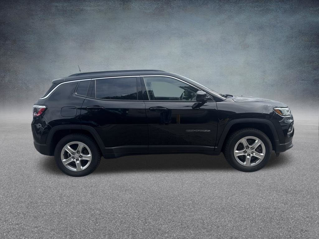 Used 2023 Jeep Compass Latitude w/ Convenience Group AWD/4WD image 9