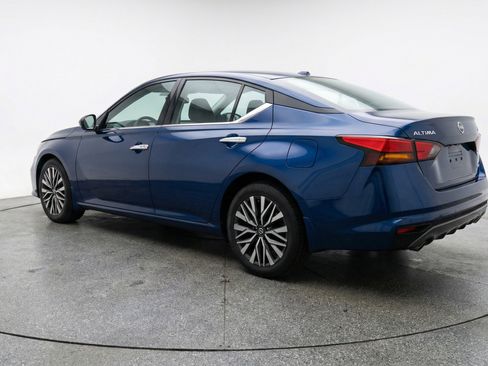Used 2025 Nissan Altima 2.5 SV image 6