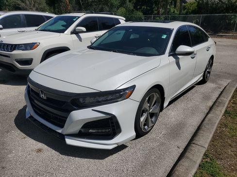 Used 2019 Honda Accord Touring image 3