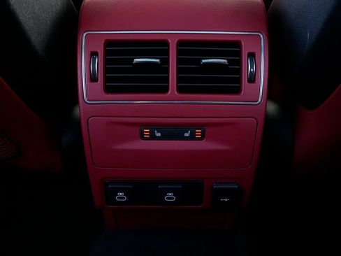 Used 2022 Jaguar F-PACE SVR image 40