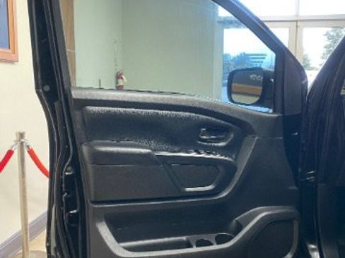 Used 2018 Nissan Titan S w/ S Utility Package RWD image 5