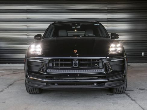 Certified 2026 Porsche Macan AWD/4WD image 10