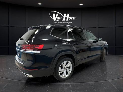 Used 2023 Volkswagen Atlas SE w/ Panoramic Sunroof Package image 4
