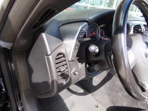 Used 2006 Chevrolet Corvette Convertible w/ Preferred Equipment Group RWD image 16