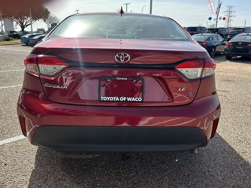 Used 2025 Toyota Corolla LE image 4