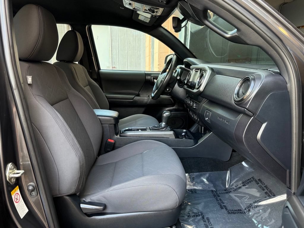Used 2019 Toyota Tacoma TRD Off-Road w/ Technology Package AWD/4WD image 16