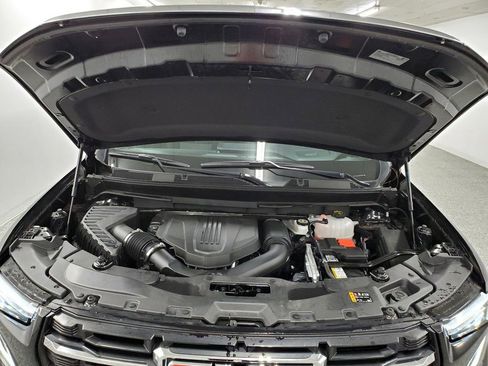 Used 2025 GMC Acadia Elevation image 9