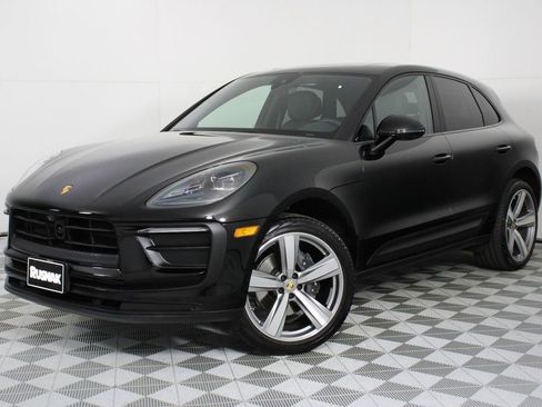 Certified 2025 Porsche Macan image 1