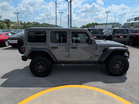 Used 2023 Jeep Wrangler Unlimited Sport AWD/4WD image 5