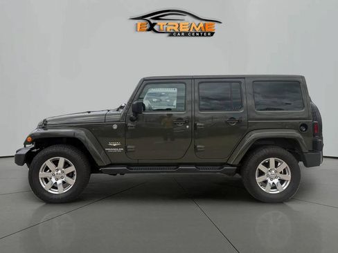 Used 2015 Jeep Wrangler Unlimited Sahara w/ Connectivity Group AWD/4WD image 3