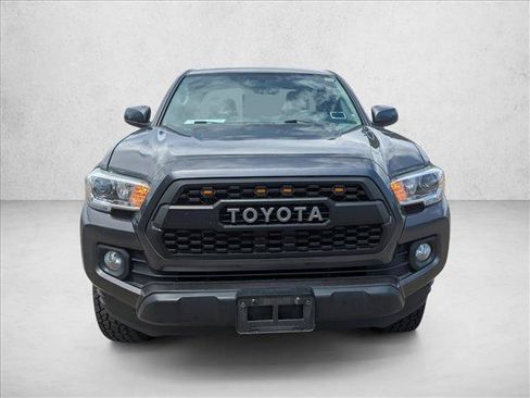 Used 2017 Toyota Tacoma SR5 w/ Tow Package AWD/4WD image 2