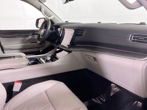 Used 2022 Jeep Wagoneer Series III image 31