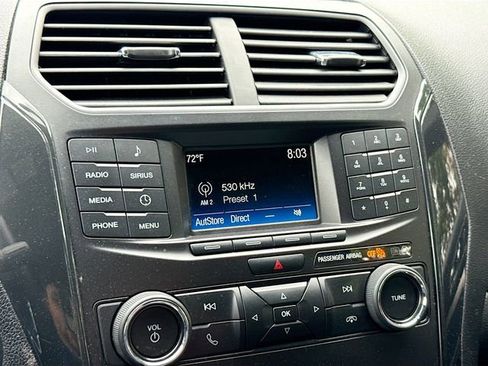 Used 2018 Ford Explorer XLT AWD/4WD image 19