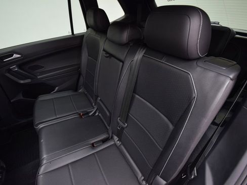 Used 2021 Volkswagen Tiguan SE R-Line image 26