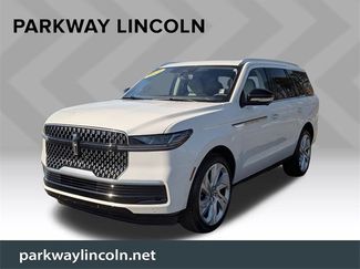 Used 2025 Lincoln Navigator Reserve video 1