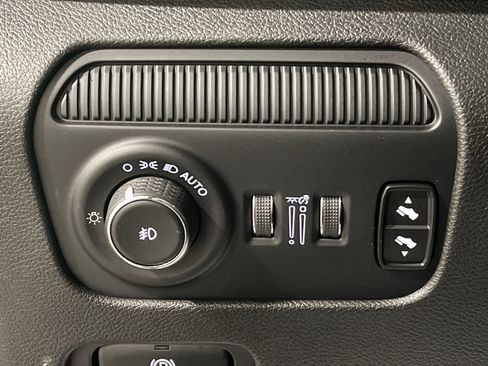 Used 2024 Jeep Wagoneer L Series III w/ Premium Group I image 22