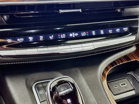 Used 2021 Cadillac Escalade Premium Luxury w/ Driver Assist Tech Package AWD/4WD image 22