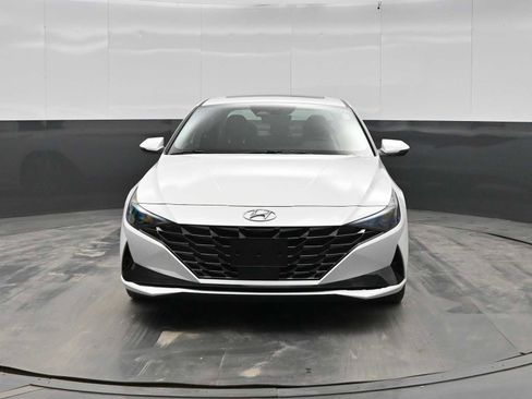 Used 2023 Hyundai Elantra Limited image 3