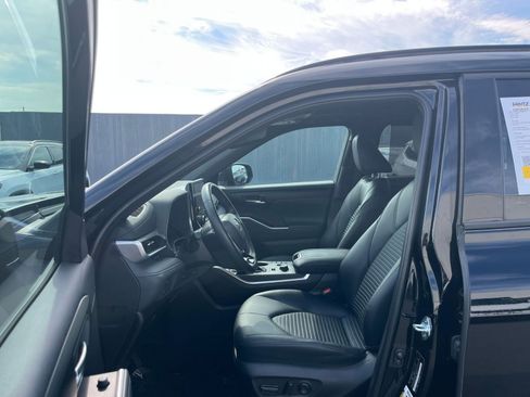 Used 2025 Toyota Highlander XSE AWD/4WD image 28